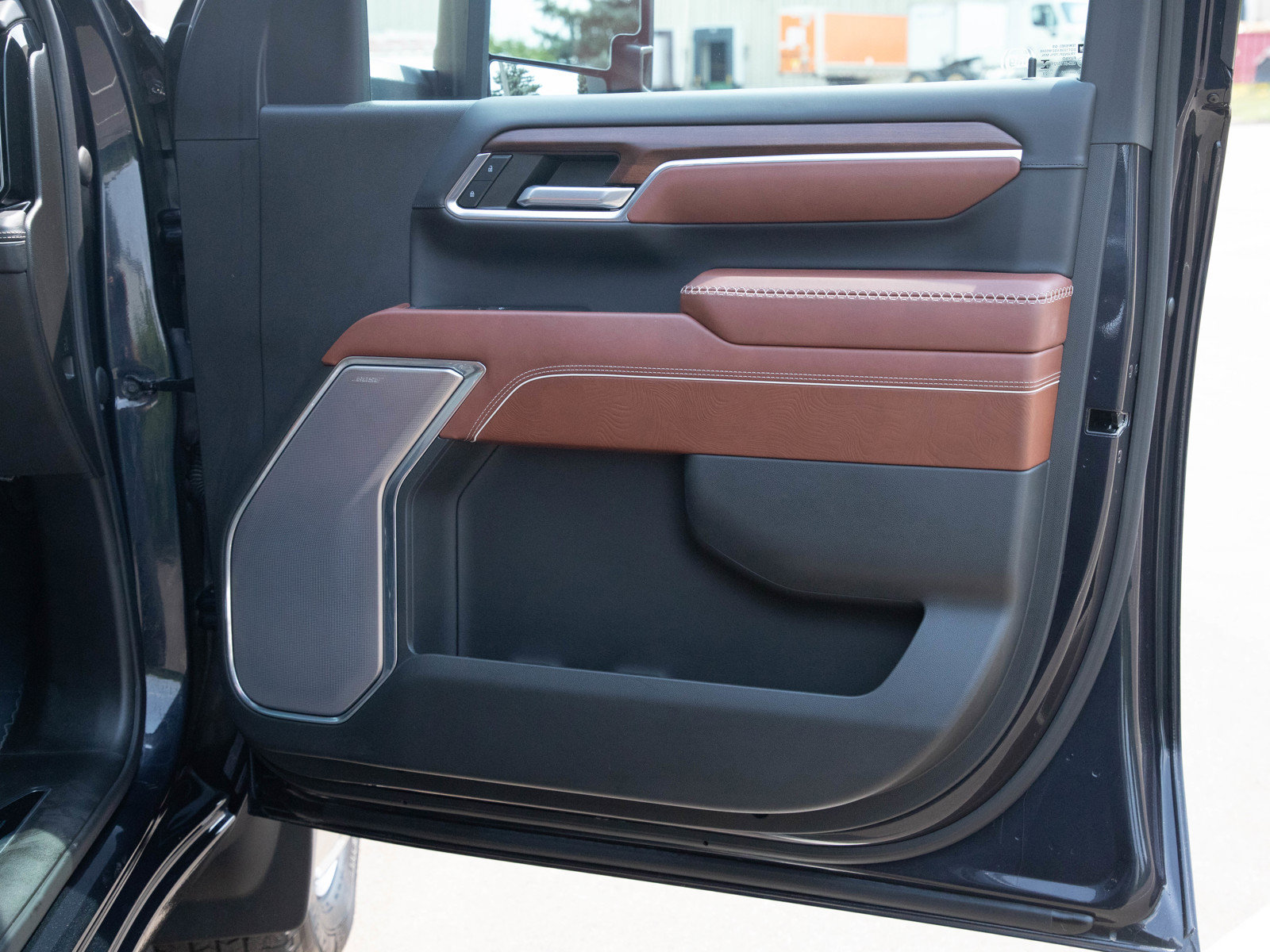 Used 2024 GMC Sierra 3500 Denali Ultimate AWD/4WD image 9