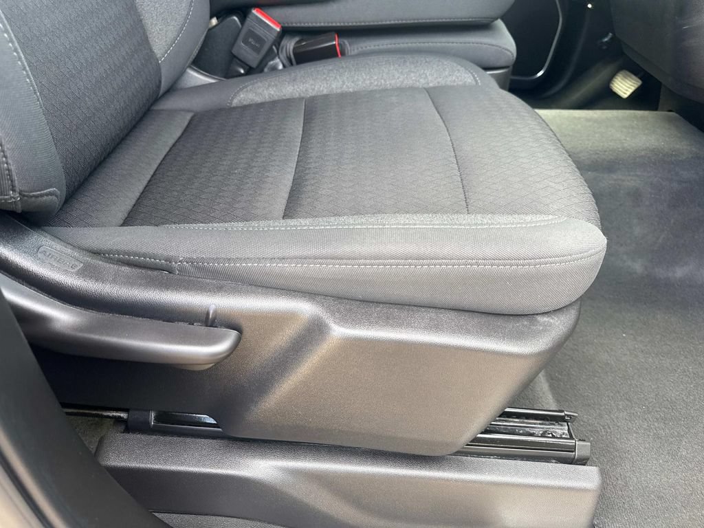 Used 2025 Chevrolet Silverado 1500 LT AWD/4WD image 18