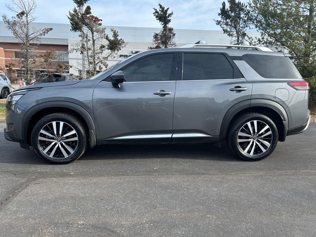 Used 2024 Nissan Pathfinder Platinum w/ Cargo Package image 4