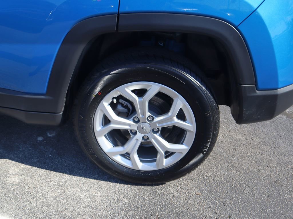 Used 2024 Jeep Compass Sport image 9