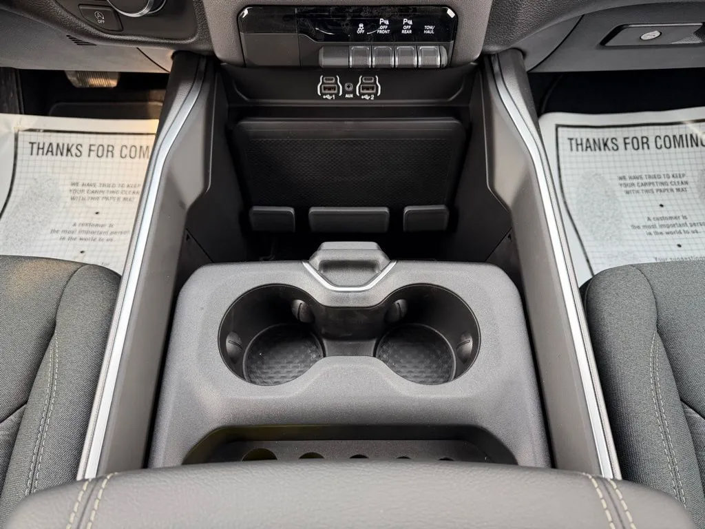 New 2026 RAM 1500 Express AWD/4WD image 17