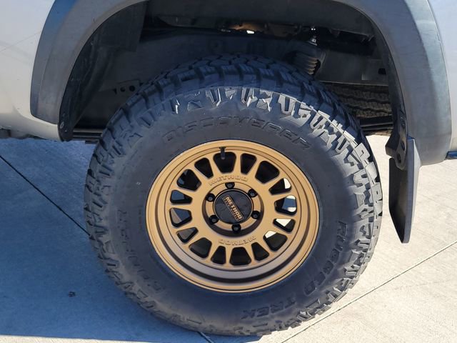 Used 2017 Toyota Tacoma TRD Off-Road w/ Premium & Technology Package image 14