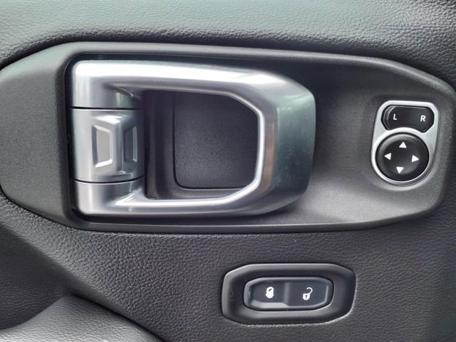 Used 2020 Jeep Wrangler Unlimited Sahara image 12