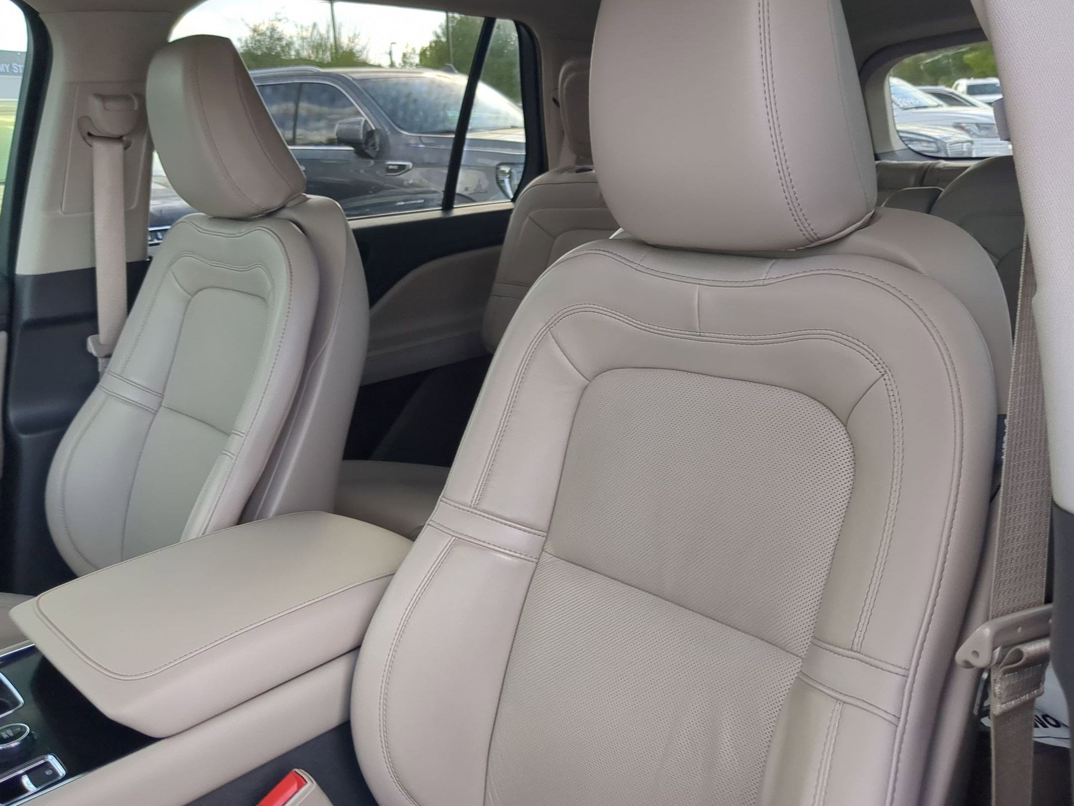 Used 2022 Lincoln Aviator Reserve image 10