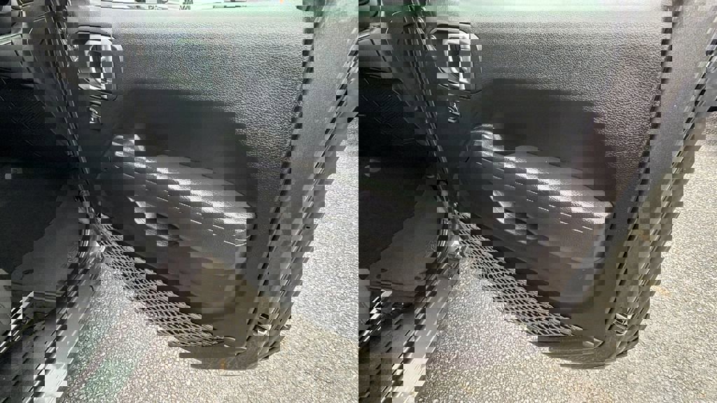 Used 2023 Jeep Wrangler Sport S image 16