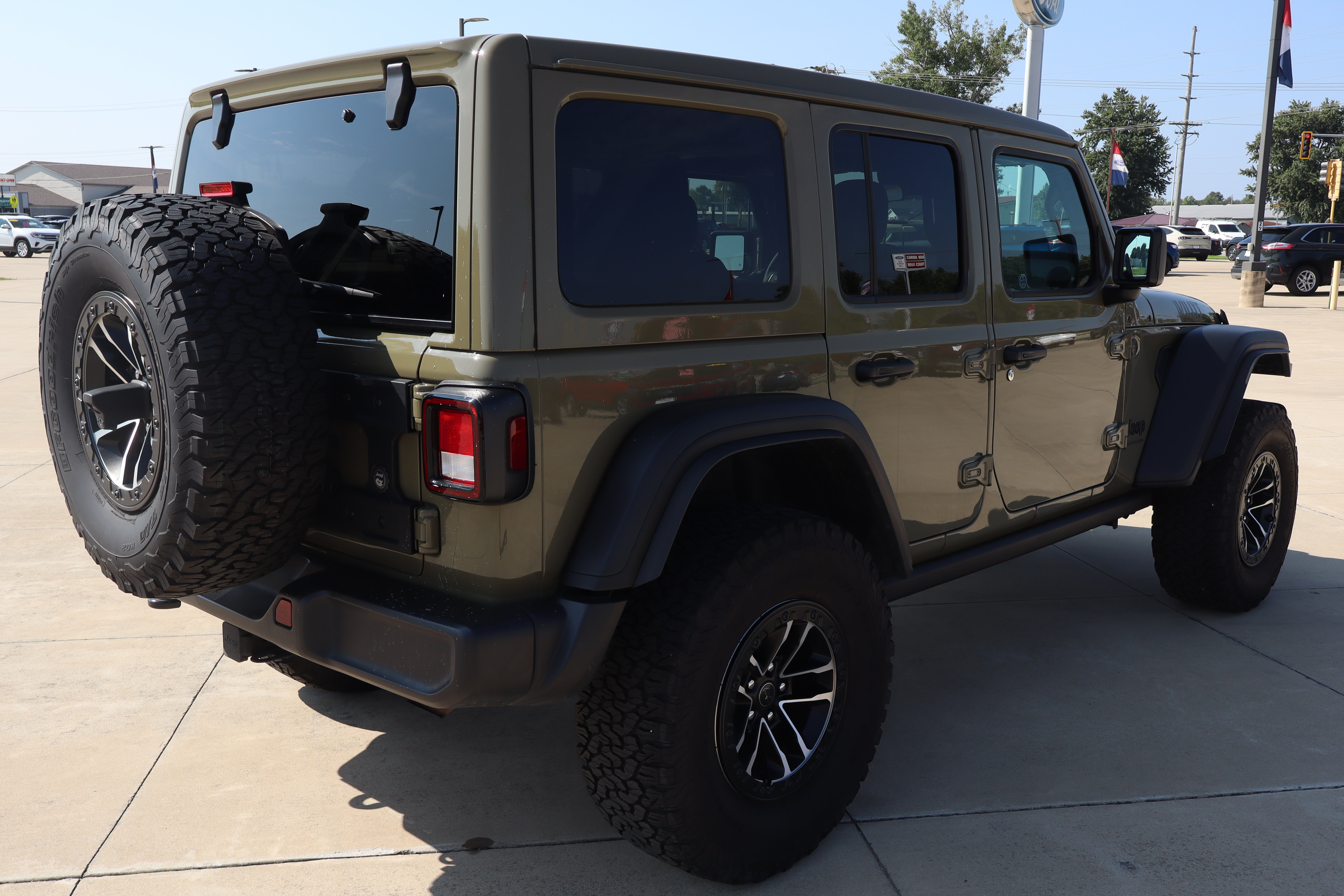 Used 2025 Jeep Wrangler Unlimited Sport AWD/4WD image 5