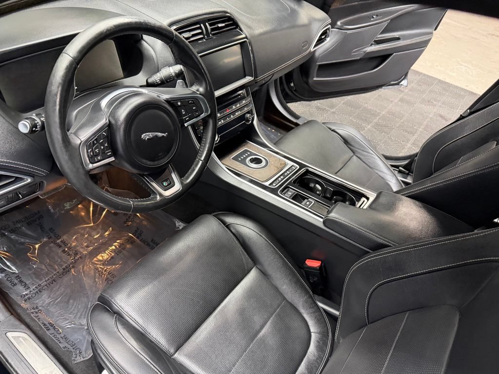 Used 2018 Jaguar XE S RWD image 32