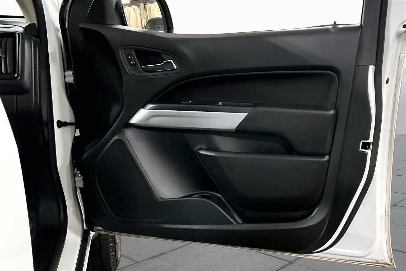 Used 2022 Chevrolet Colorado LT w/ LT Convenience Package AWD/4WD image 23