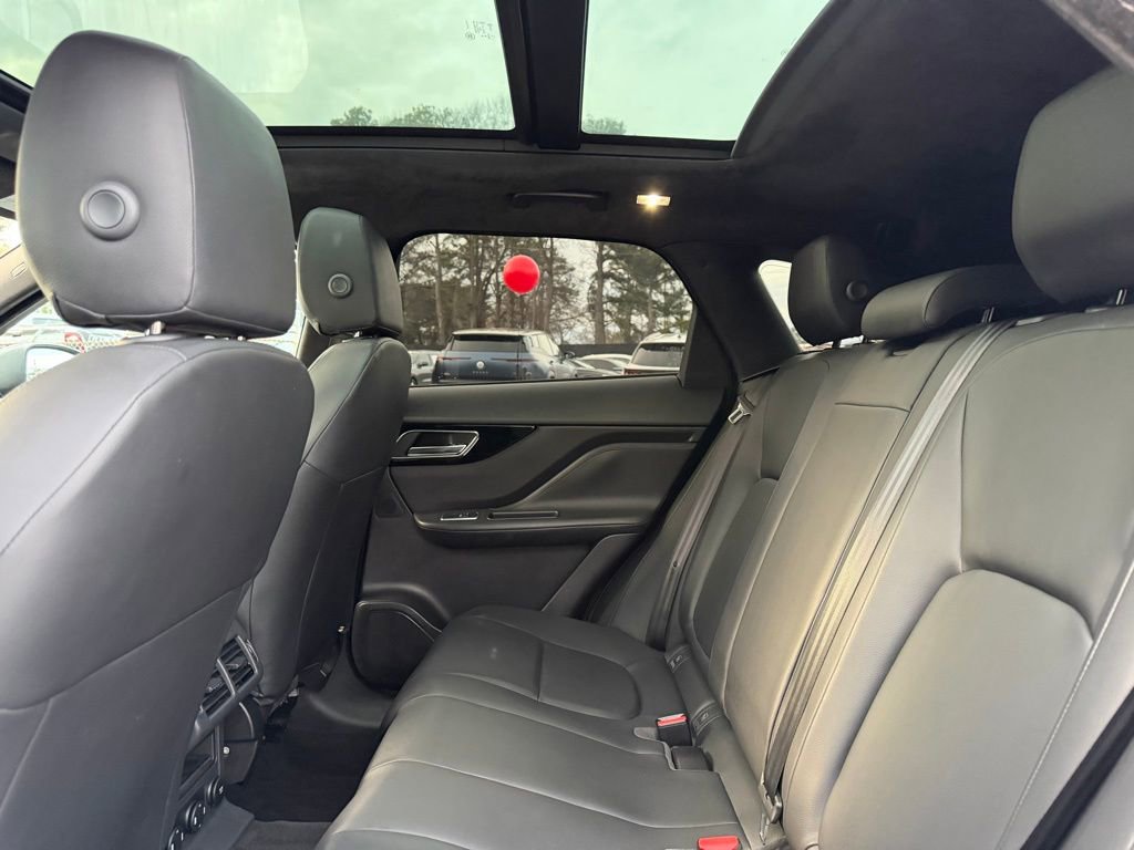 Used 2020 Jaguar F-PACE Premium image 23
