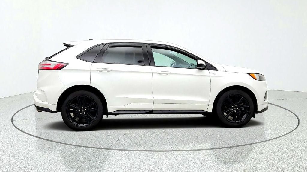 Used 2020 Ford Edge ST-Line w/ Cold Weather Package AWD/4WD image 4