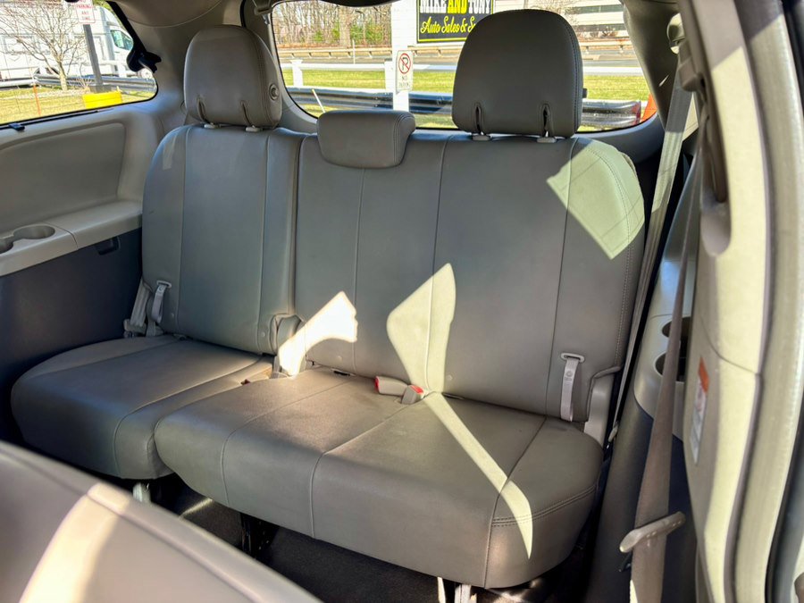 Used 2017 Toyota Sienna XLE w/ XLE Navigation Package image 16