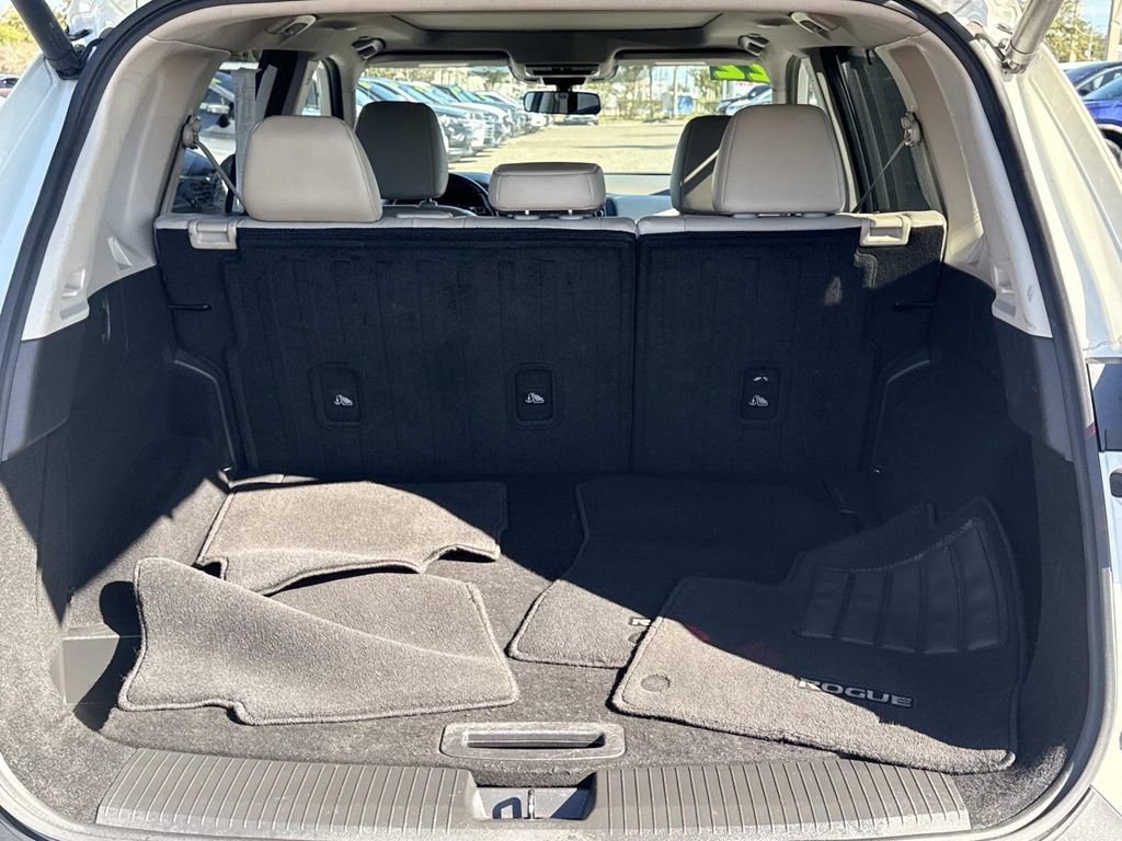 Certified 2022 Nissan Rogue SV w/ SV Premium Package image 12