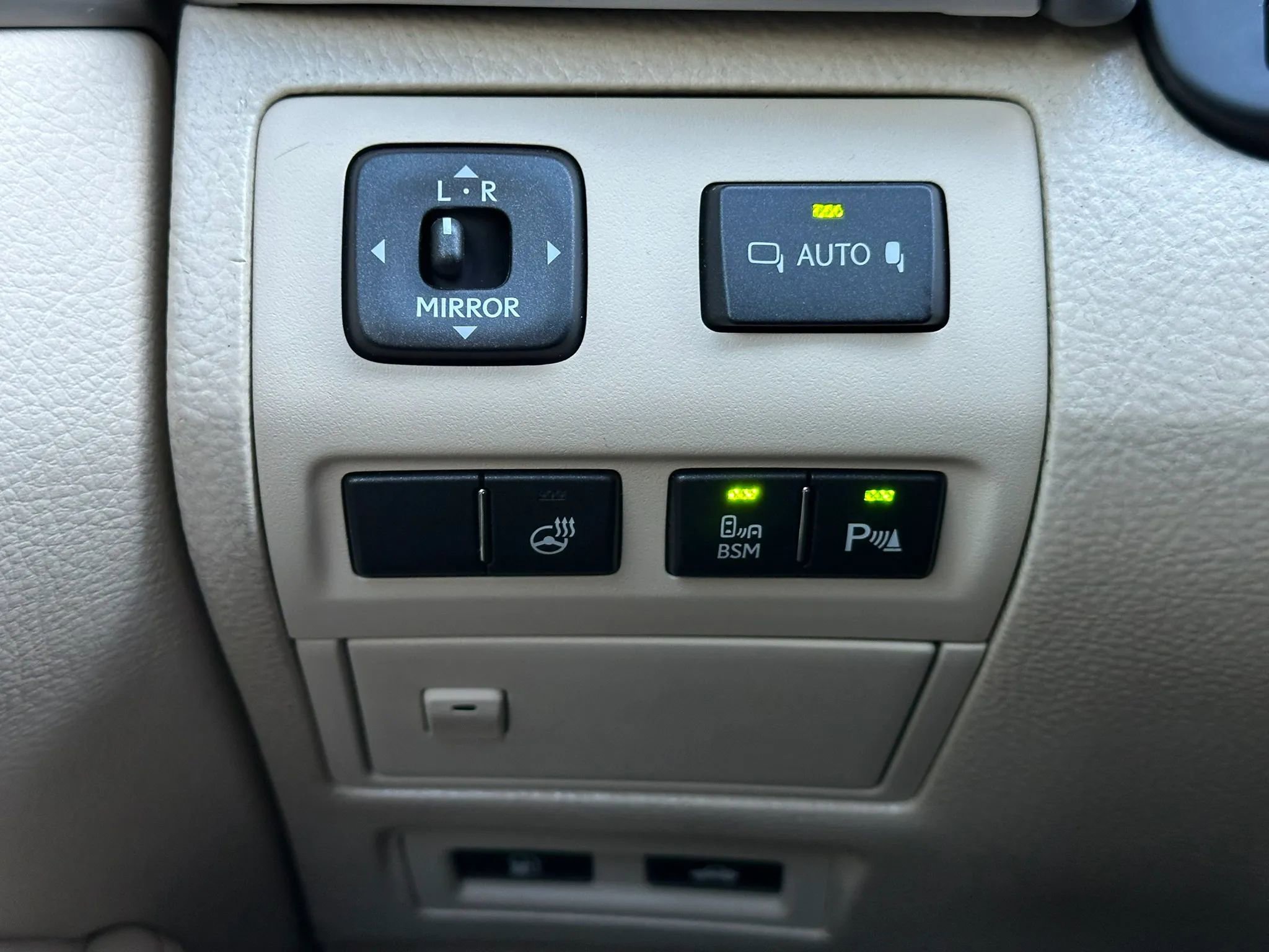 Used 2013 Lexus LS 460 w/ Comfort Pkg RWD image 32