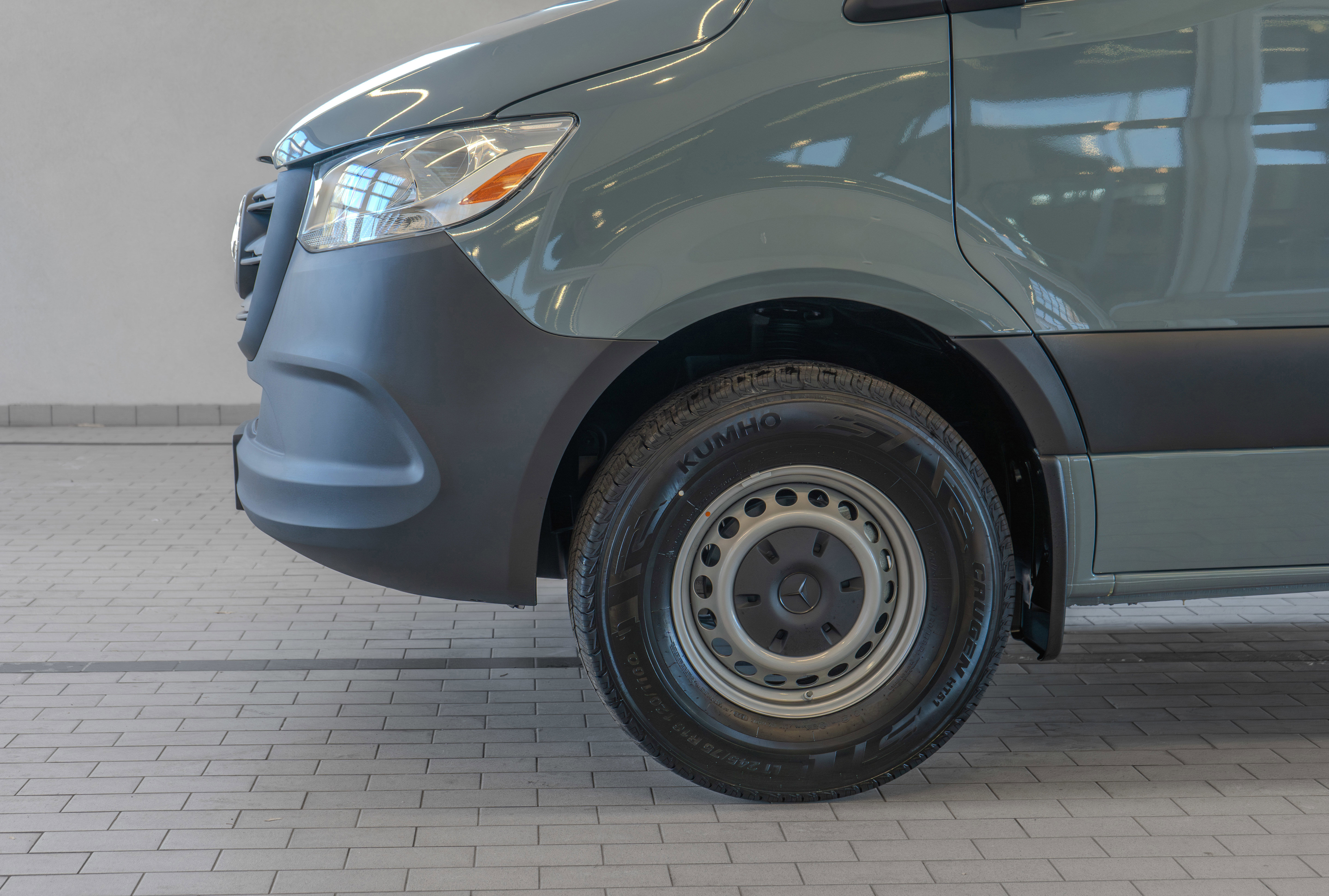 Used 2025 Mercedes-Benz Sprinter 2500 image 4