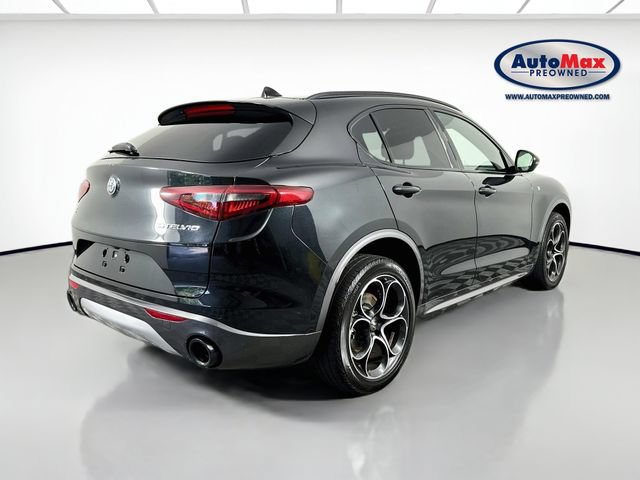 Used 2023 Alfa Romeo Stelvio Ti AWD/4WD image 2