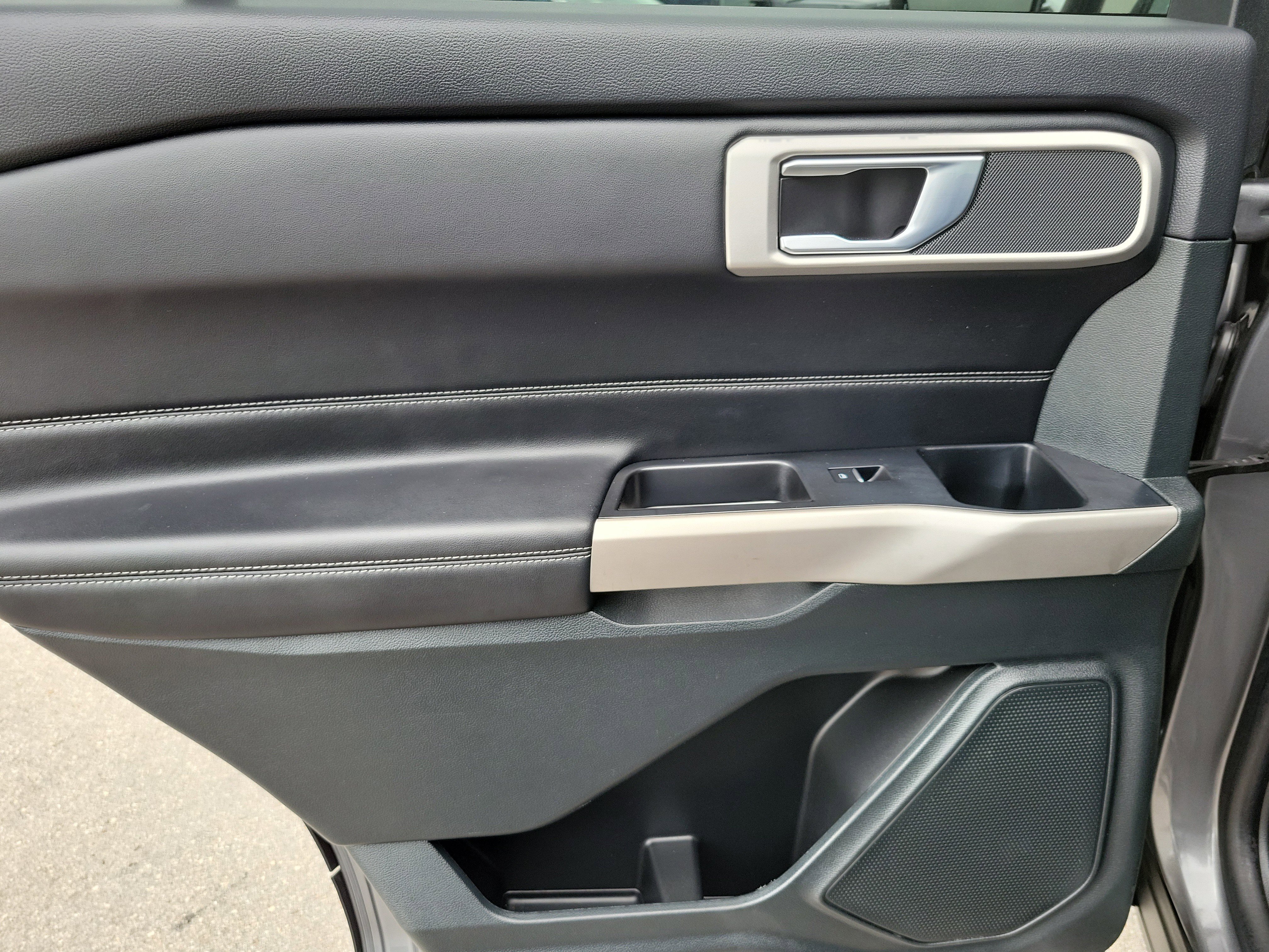 Used 2024 Ford Explorer XLT RWD image 29