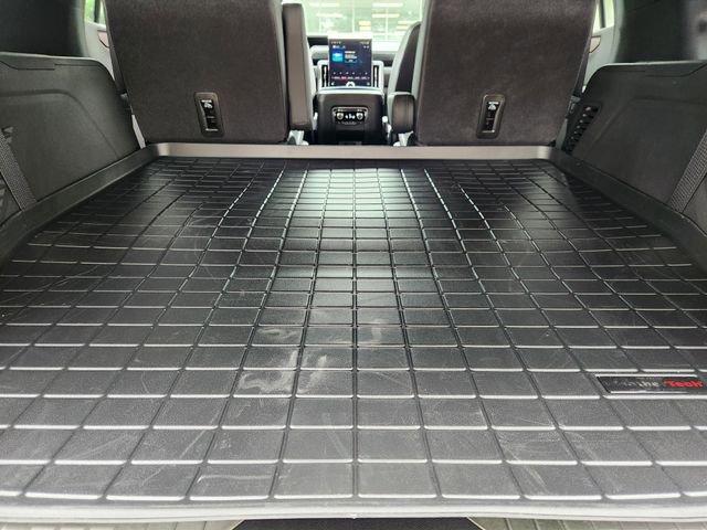 Used 2026 GMC Yukon Denali w/ Sun & Power Step Package AWD/4WD image 32