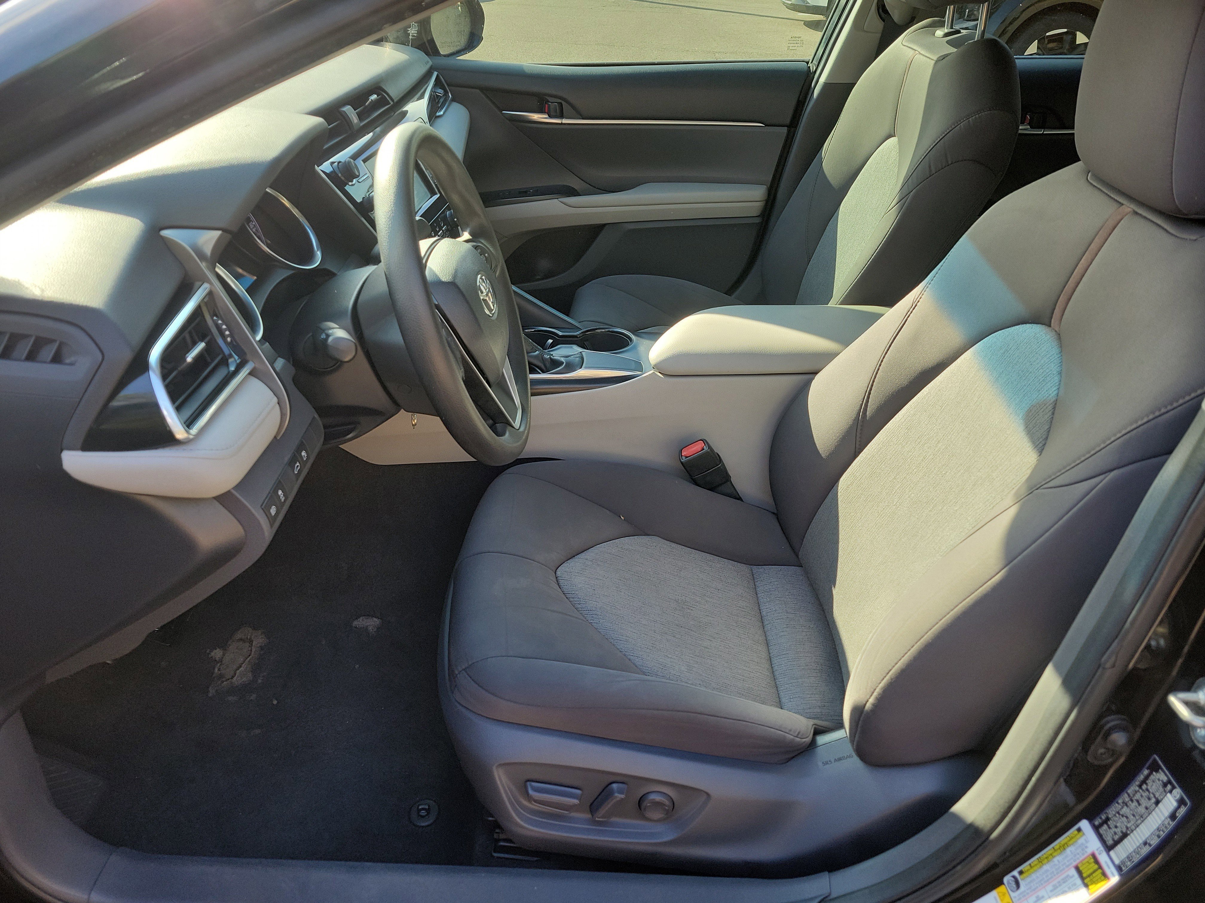 Used 2018 Toyota Camry LE image 19