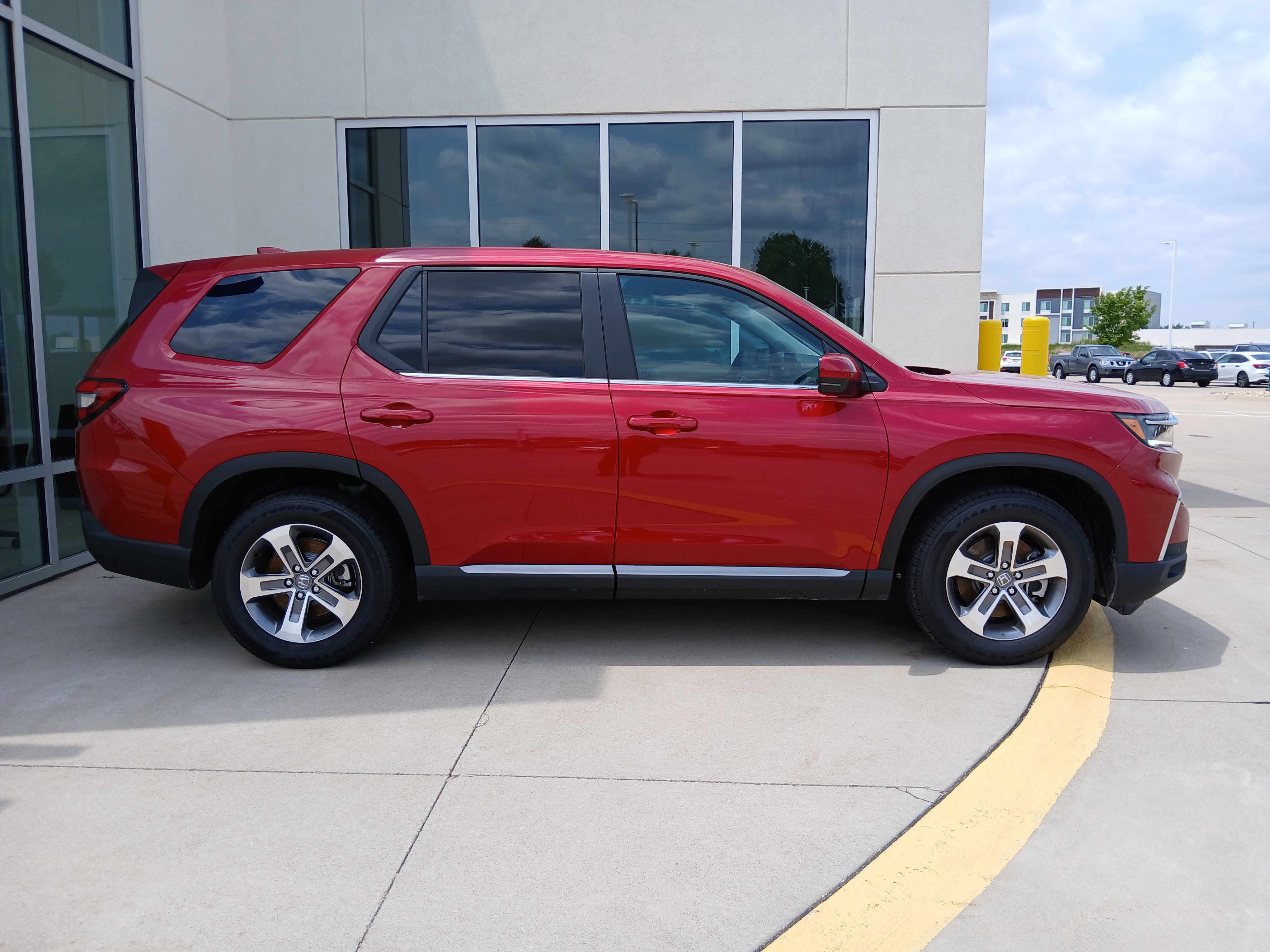 Used 2025 Honda Pilot EX-L image 6