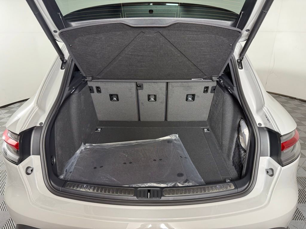 New 2025 Porsche Macan image 17