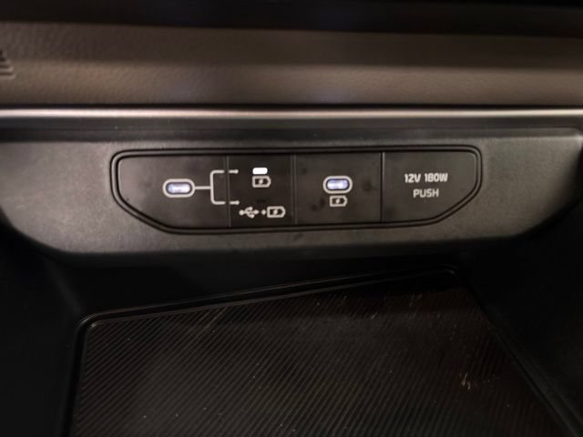 Used 2025 Kia Carnival FWD image 22