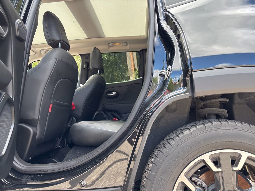 Used 2023 Jeep Renegade Trailhawk w/ Sun/Sound Group AWD/4WD image 5