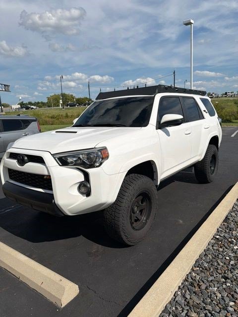 Used 2018 Toyota 4Runner TRD Off-Road Premium AWD/4WD image 2