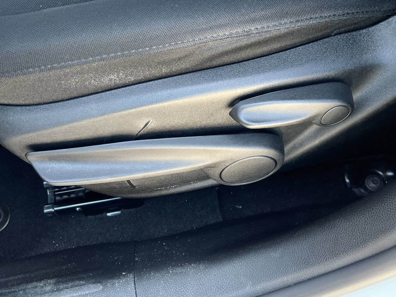 Used 2018 Jeep Renegade Latitude FWD image 9