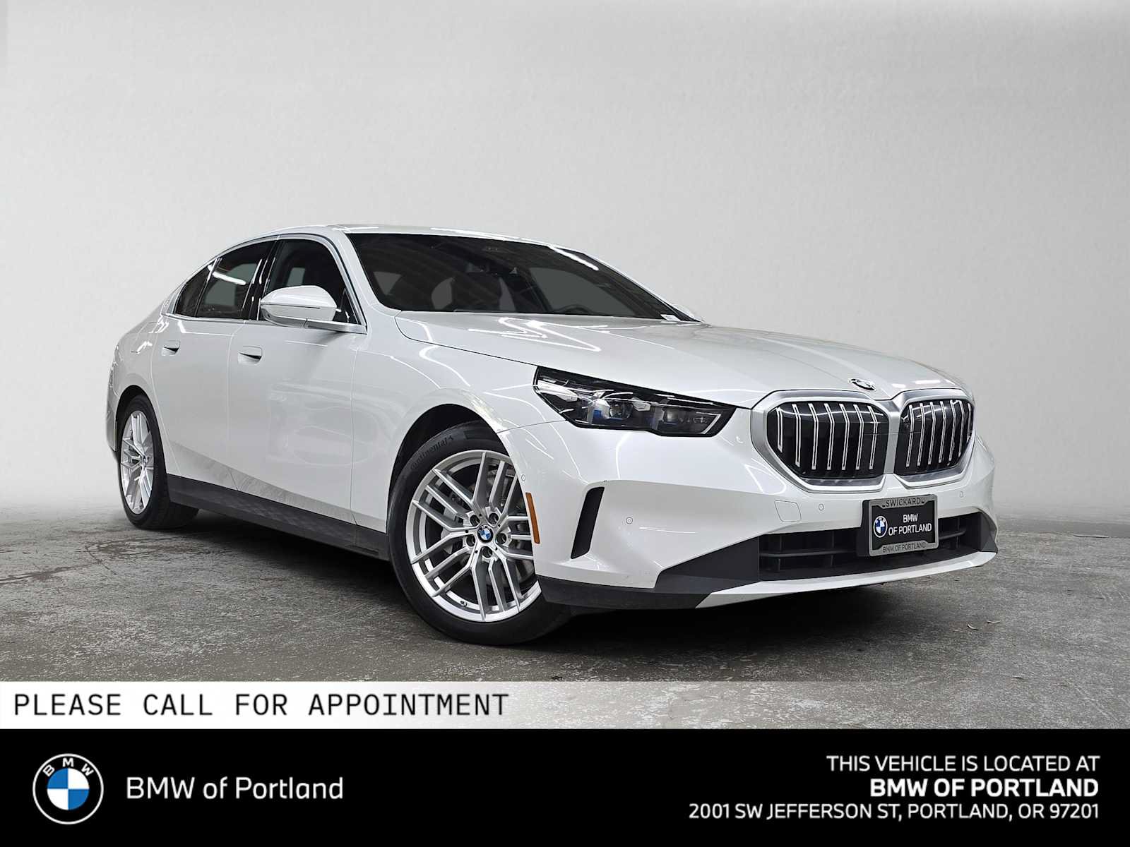 Used 2025 BMW 530i xDrive AWD/4WD image 1