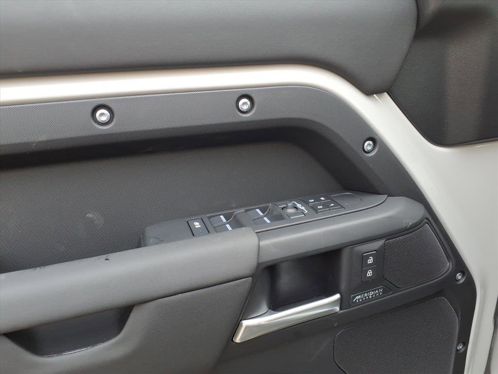 New 2026 Land Rover Defender 110 X-Dynamic SE image 10