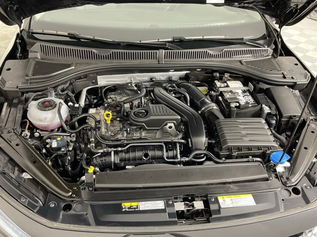 Used 2025 Volkswagen Jetta SE image 12