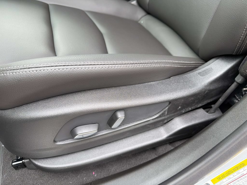 New 2026 Cadillac XT5 Luxury w/ LPO, ONYX Package FWD image 22