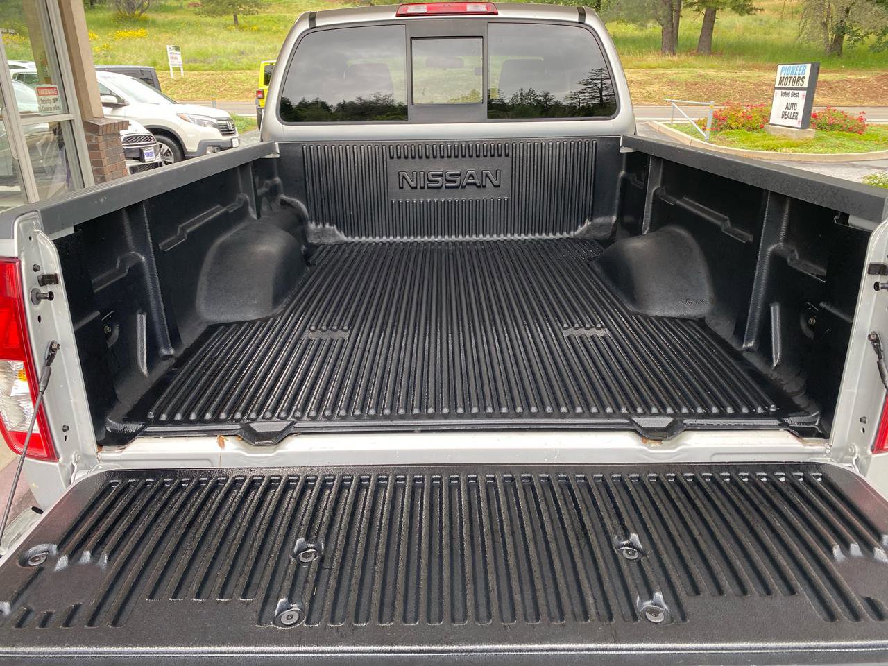 Used 2009 Nissan Frontier SE w/ Power Pkg RWD image 26
