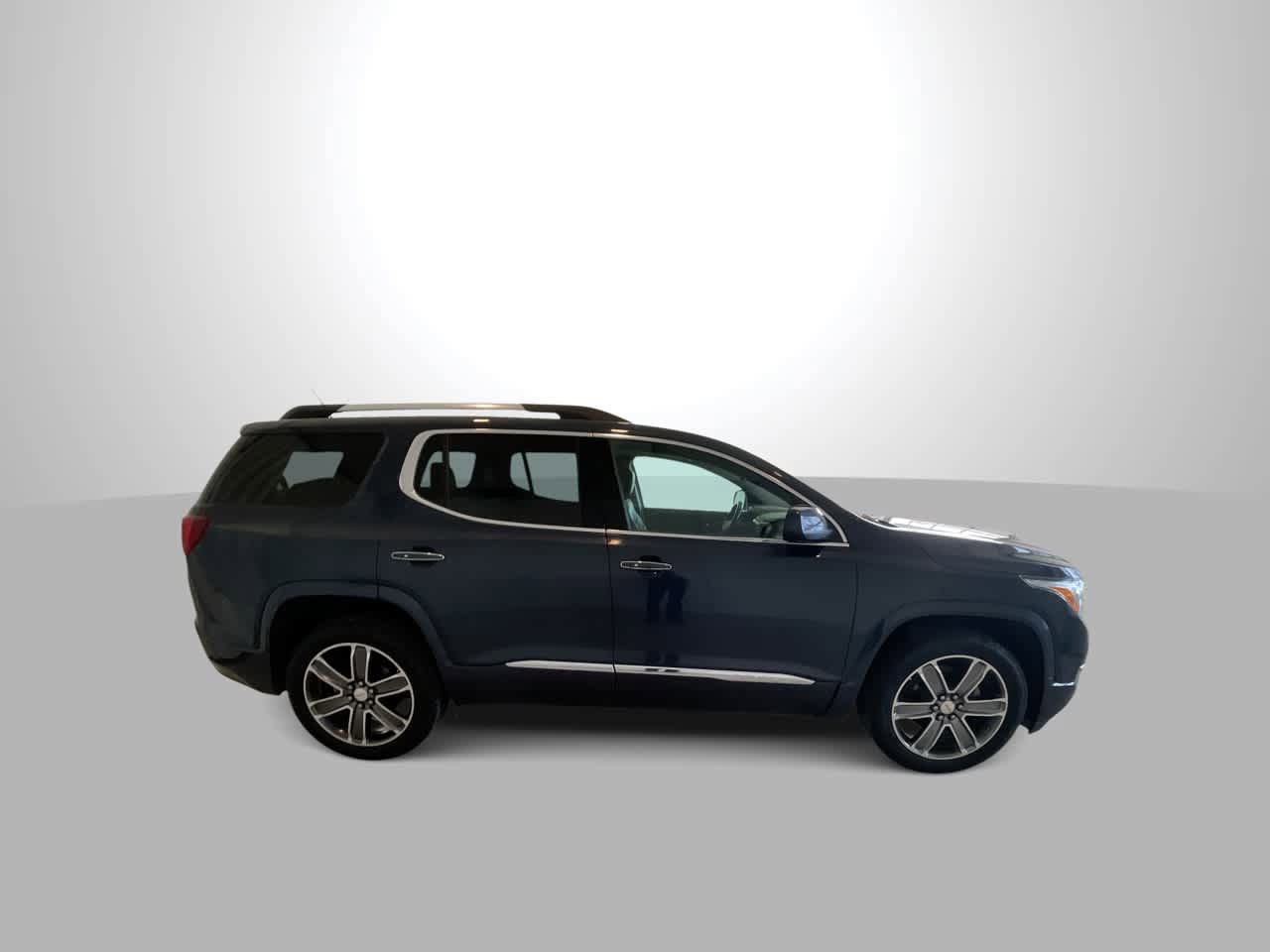 Used 2018 GMC Acadia Denali w/ Technology Package AWD/4WD image 9