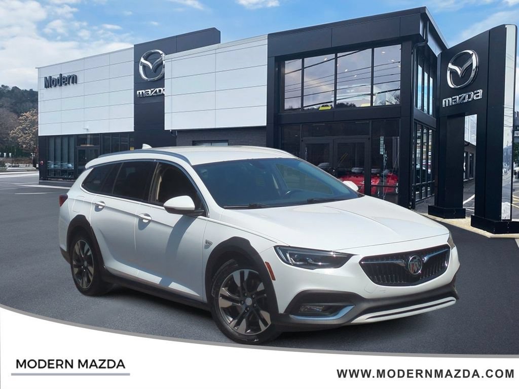 Used 2018 Buick Regal Essence w/ Driver Confidence Package #1