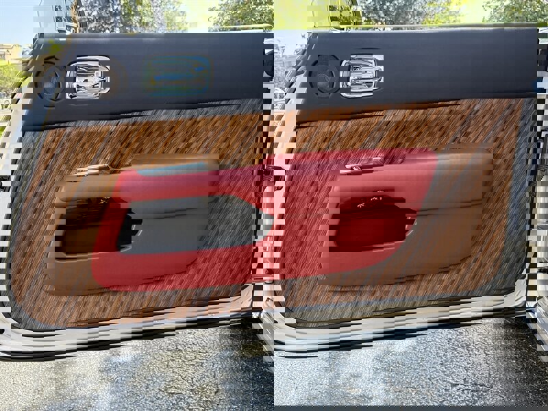 Used 2016 Rolls-Royce Dawn image 4