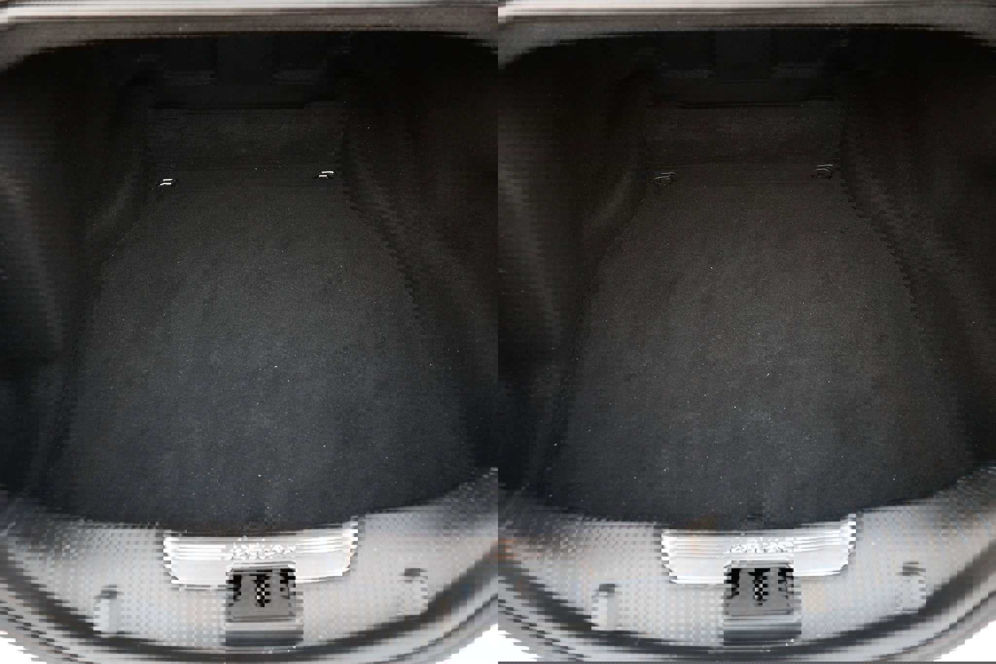 Used 2016 Jaguar XJ R-Sport image 24