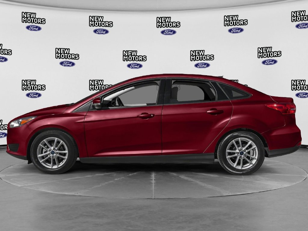 Used 2017 Ford Focus SEL w/ Cold Weather Package FWD image 3