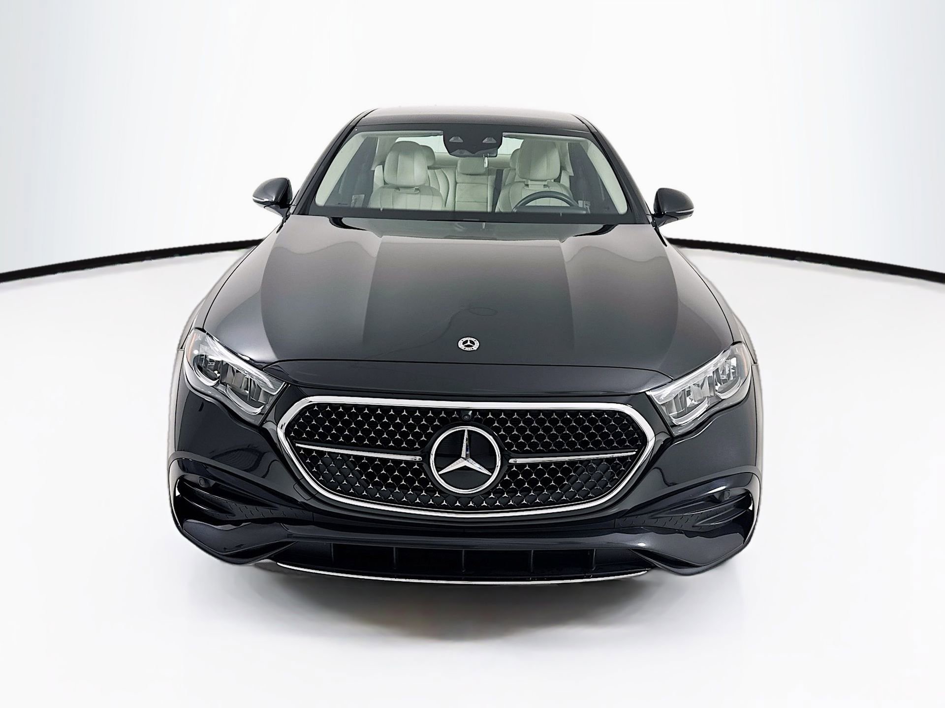 Used 2024 Mercedes-Benz E 350 4MATIC Sedan image 2