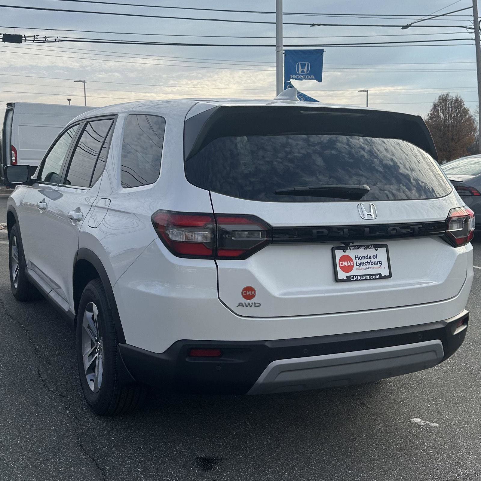 New 2025 Honda Pilot EX-L image 3