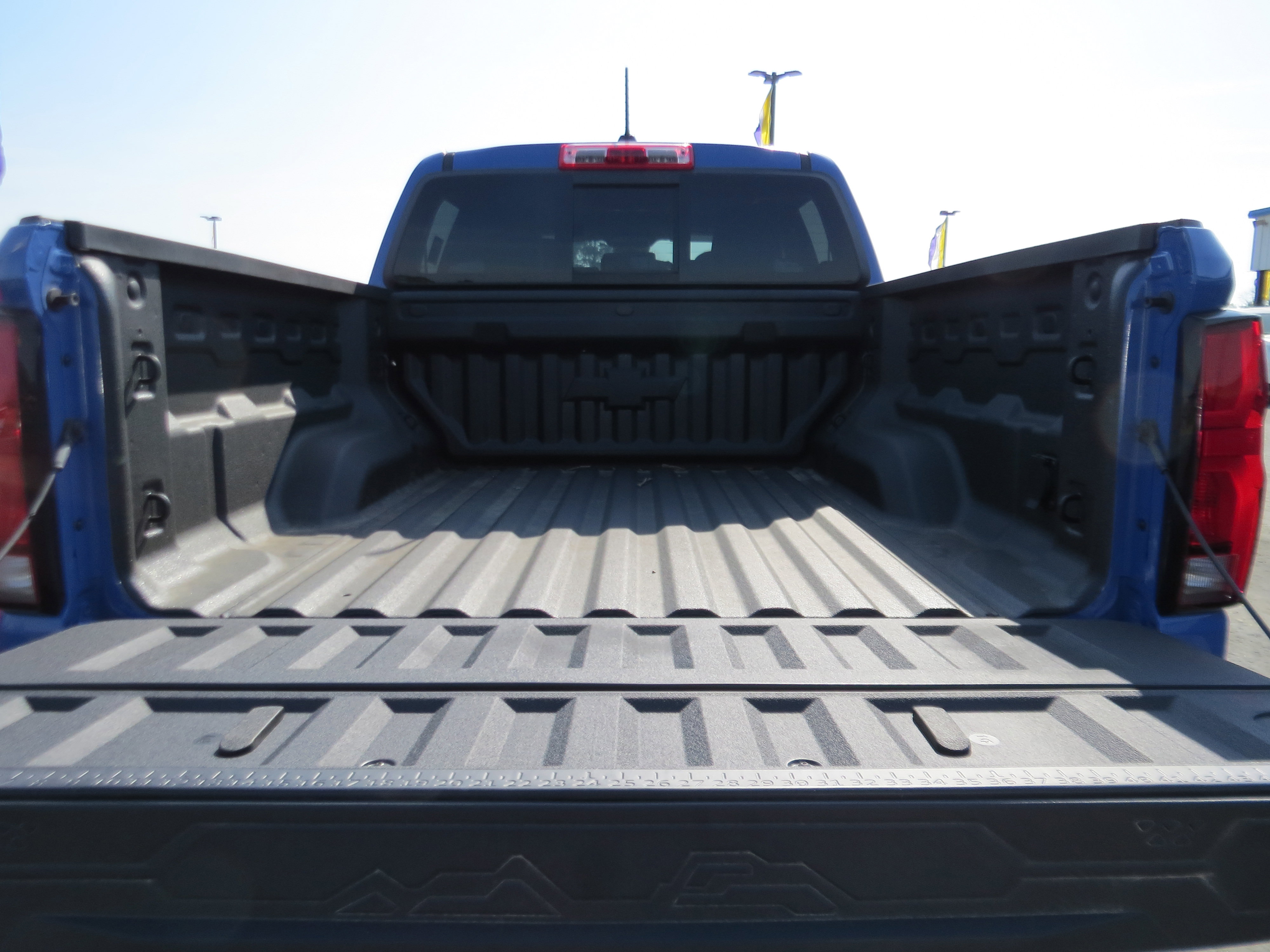 Used 2026 Chevrolet Colorado ZR2 w/ Technology Package AWD/4WD image 13