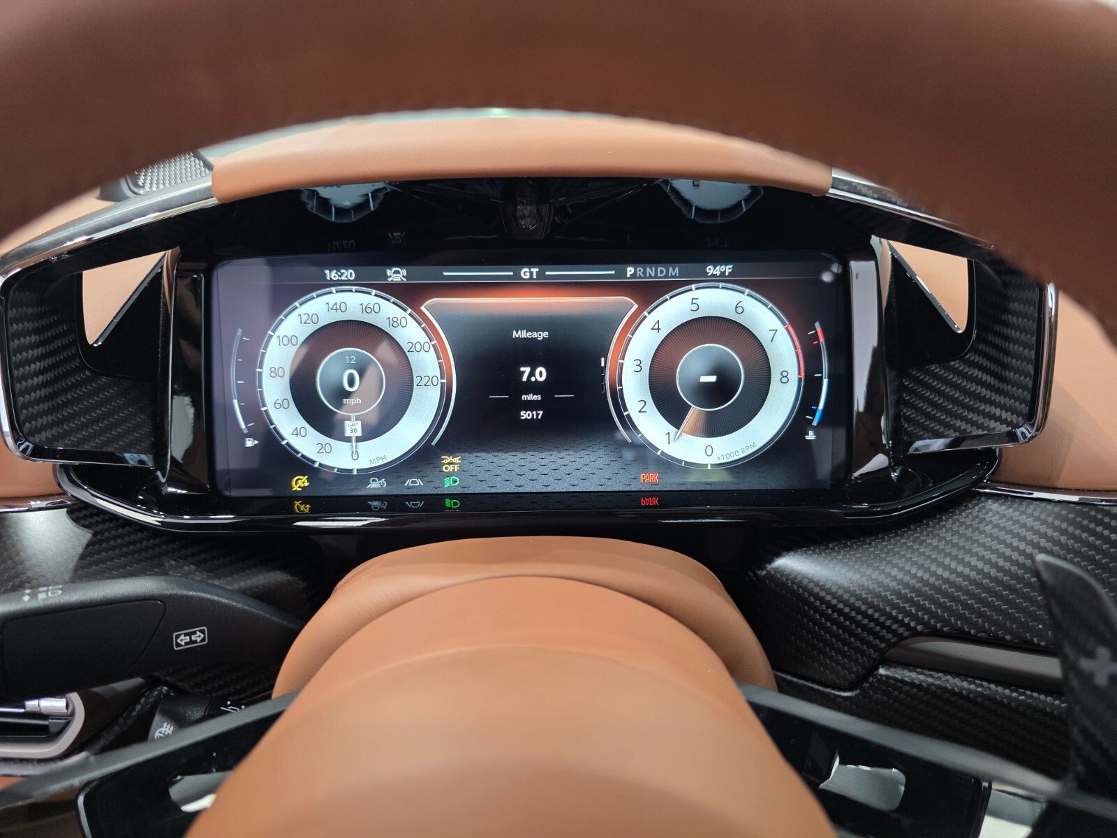 Used 2025 Aston Martin Vanquish RWD image 6