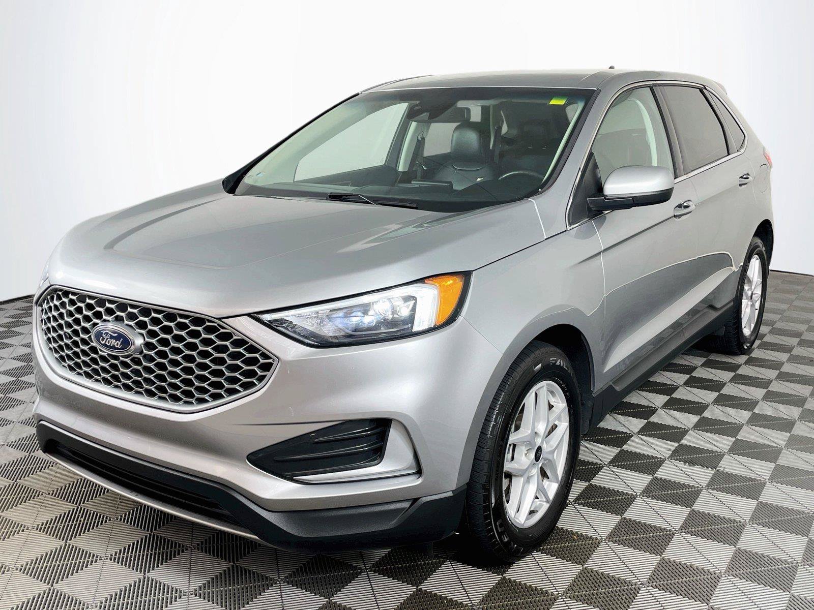 Used 2024 Ford Edge SEL AWD/4WD image 3
