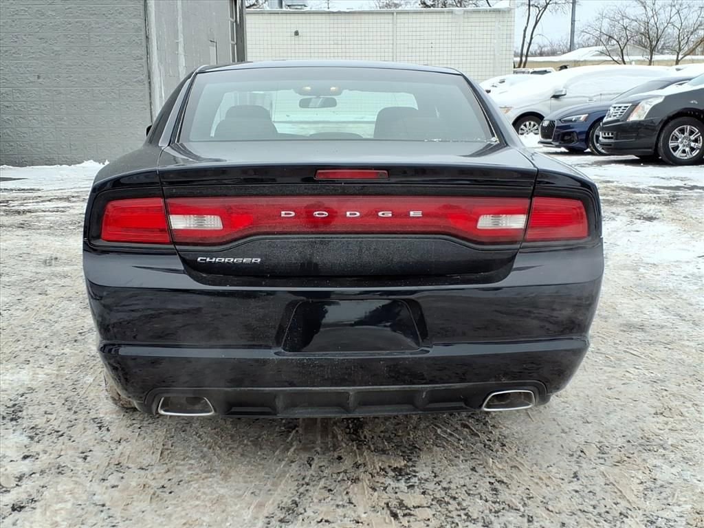 Used 2012 Dodge Charger SE RWD image 4