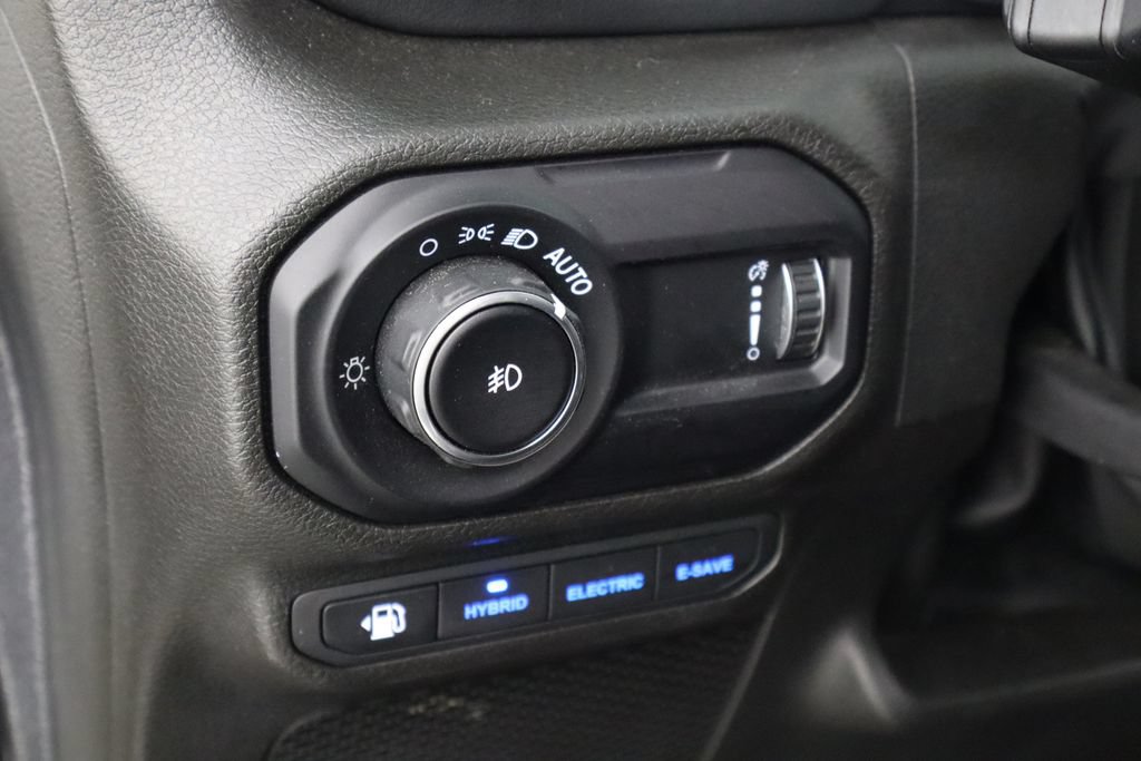 Used 2023 Jeep Wrangler Unlimited Sahara w/ Cold Weather Group AWD/4WD image 21