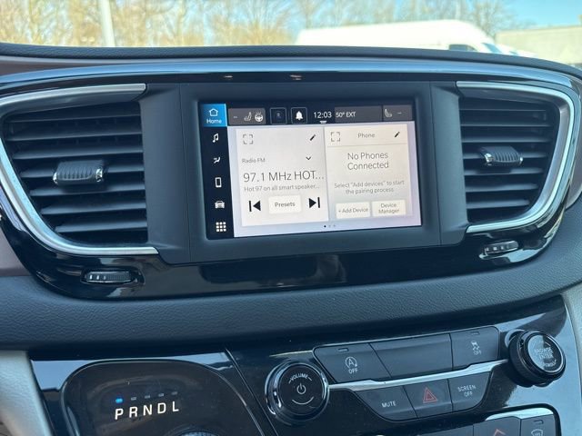 Used 2023 Chrysler Voyager LX image 5