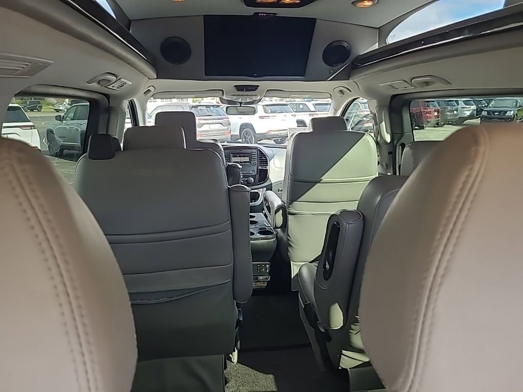 Used 2016 Mercedes-Benz Metris Passenger image 17