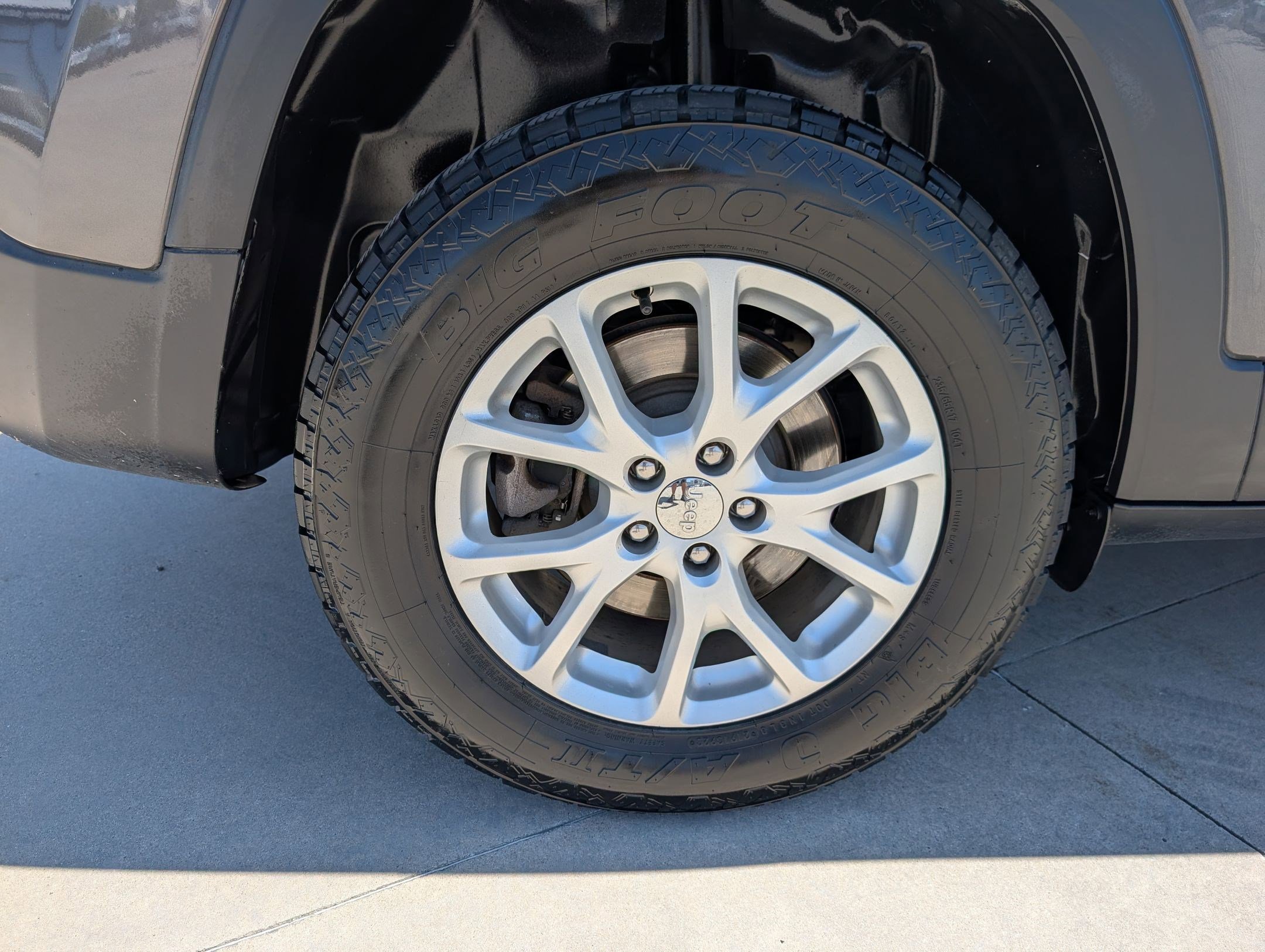 Used 2017 Jeep Cherokee Latitude w/ Safety/Convenience Group AWD/4WD image 12