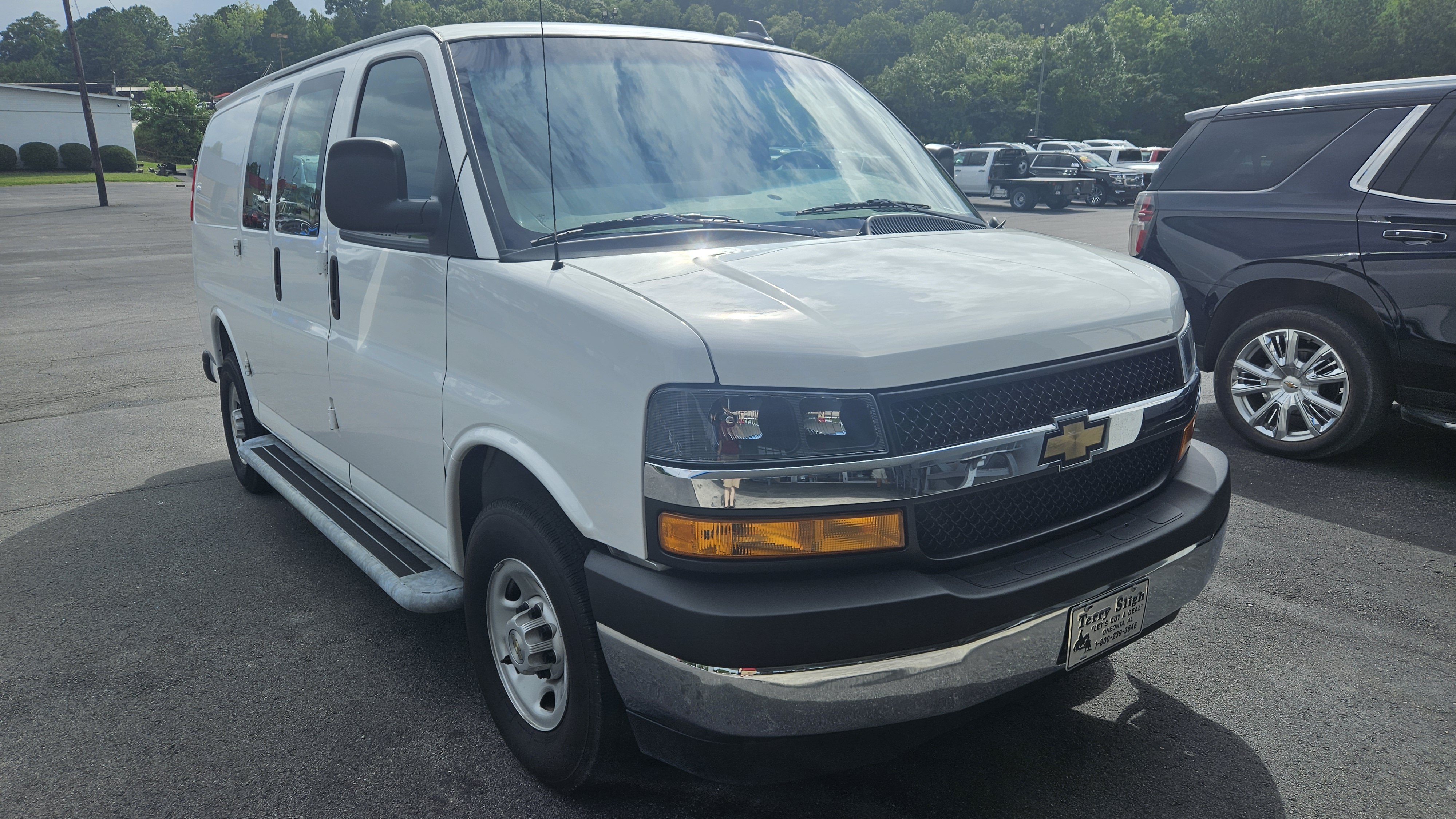 Used 2025 Chevrolet Express 2500 w/ Driver Convenience Package RWD image 2