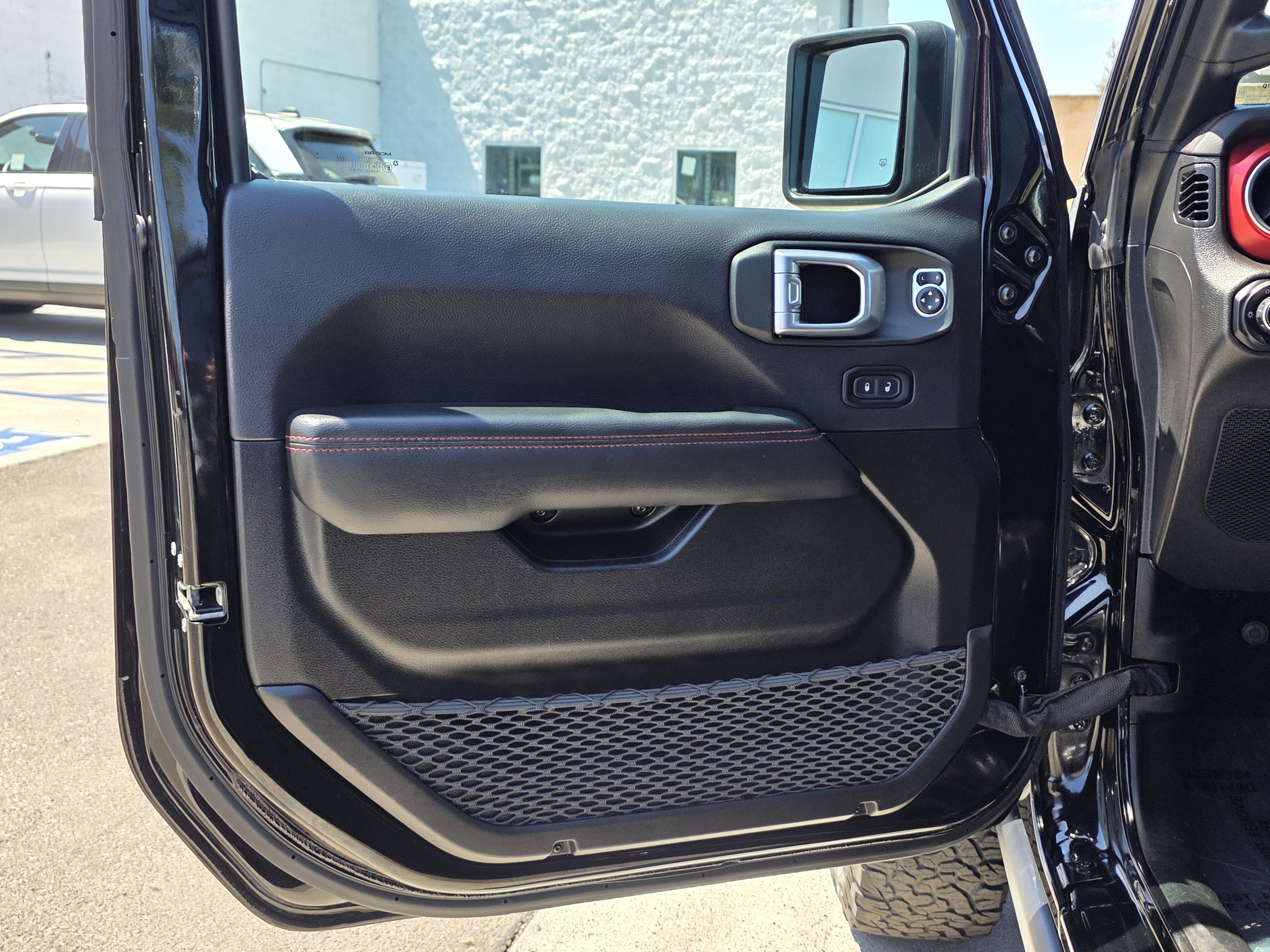 Used 2023 Jeep Wrangler Unlimited Rubicon w/ LED Lighting Group AWD/4WD image 12